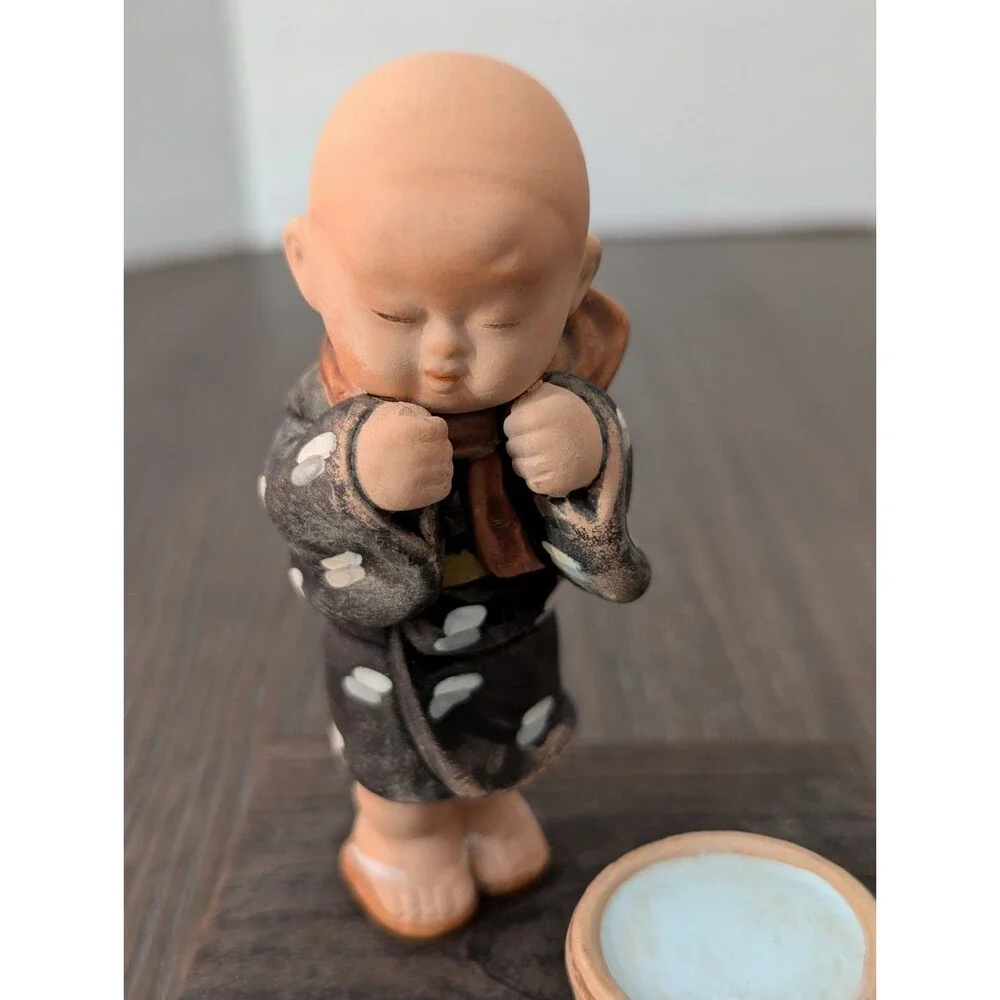 N/A three figurines